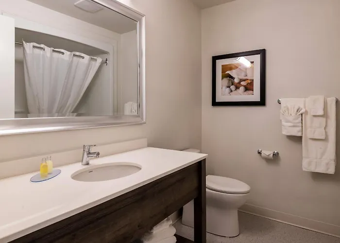 Amsterdam Inn & Suites, An Ascend Collection Hotel