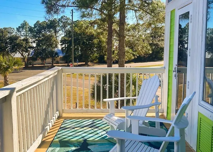 Dog-Friendly Florida Beach House Steps From The Water In Carrabelle