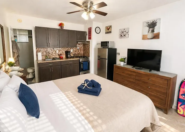 Ocean Hollywood Suites By The Gold Nests