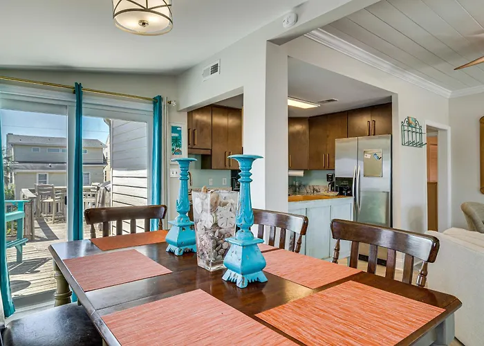 Red, White & Beach! 5Br Atlantic Beach Cottage