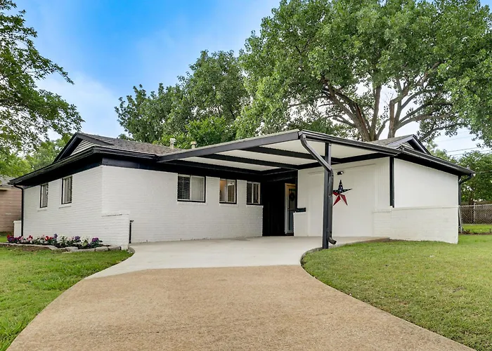 Private Yard W/ Grill & Fire Pit! Mansfield Escape