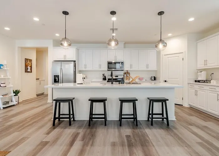 Renovated 4Br Home Near The Blvd & Av Hospital