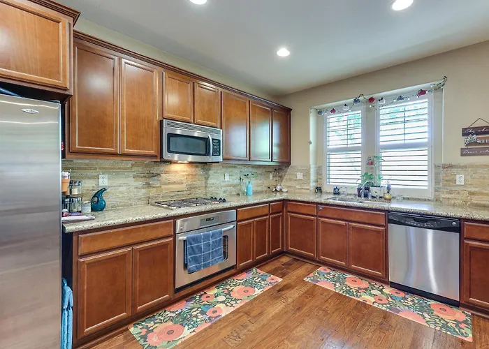 Spacious + Pet-Friendly Family Home In Tracy