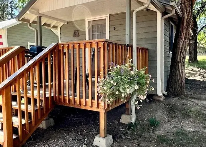 Quaint Studio Cabin Ideal For Couples In South Dakota