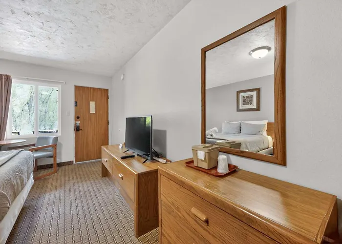 Eagle Motel Suite 121
