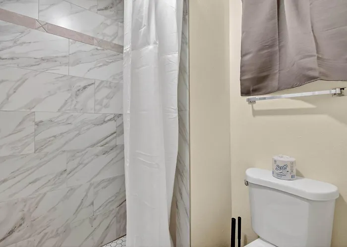 Eagle Motel Suite 108