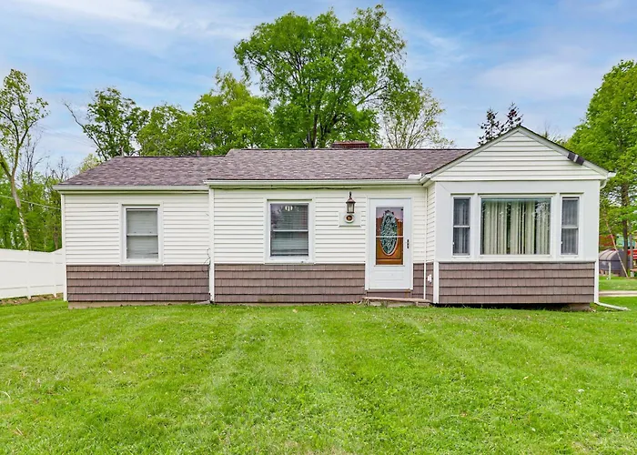 2 Mi To Heritage Park! Pet-Friendly Retreat