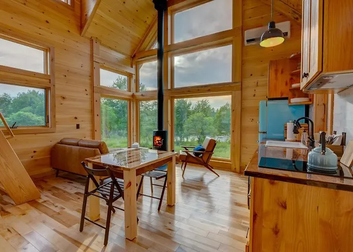 River Views And Private Hot Tub -- The Willow Cabin