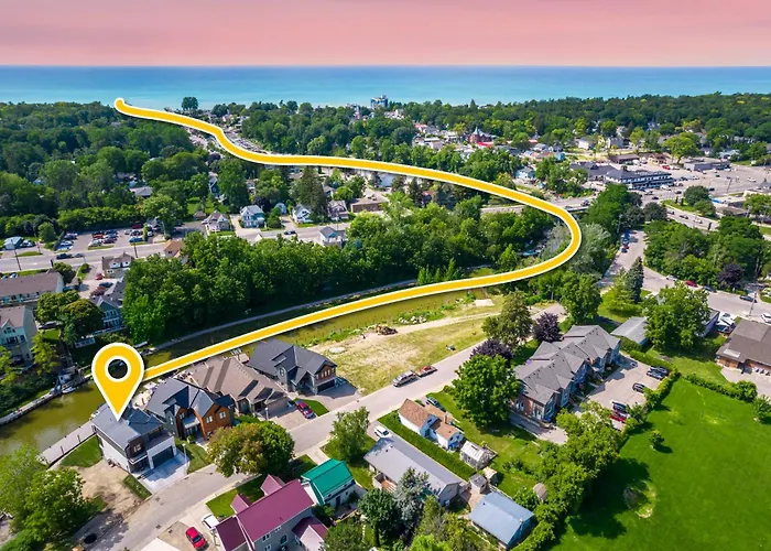 Grand Bend Riverfront Retreat - Walk To Beach - Sleeps 10