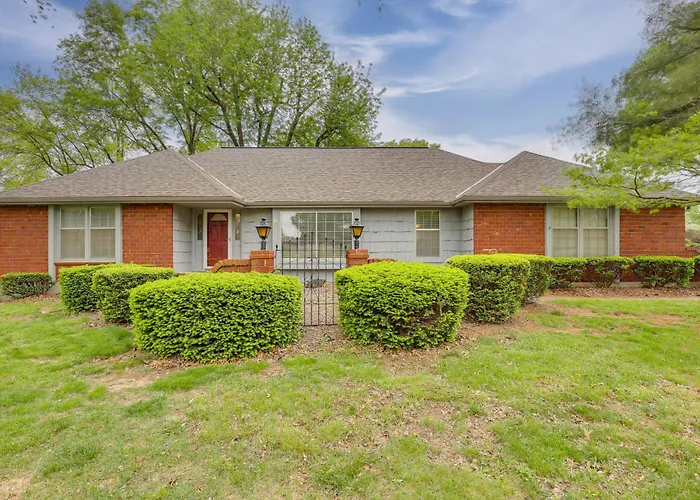 13 Mi To Arrowhead: Family-Friendly Home W/ Yard