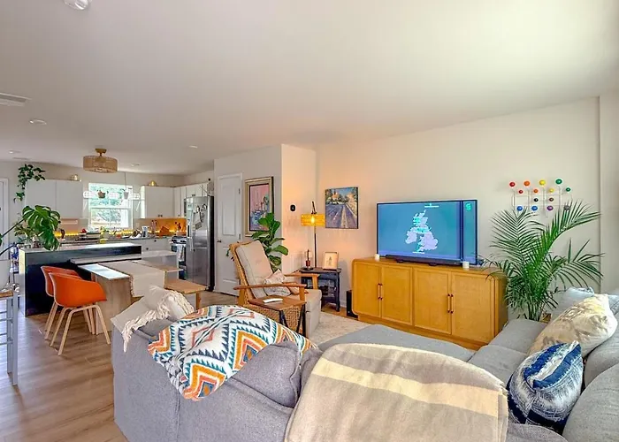 Boho Chic And Airy Retreat- Close To Beach & Park