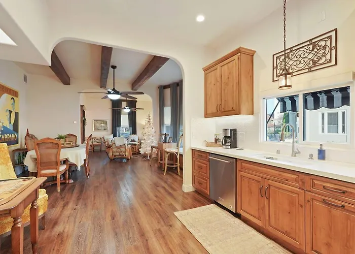 The Veranda On Walnut Luxury Downtown Lodi Stay