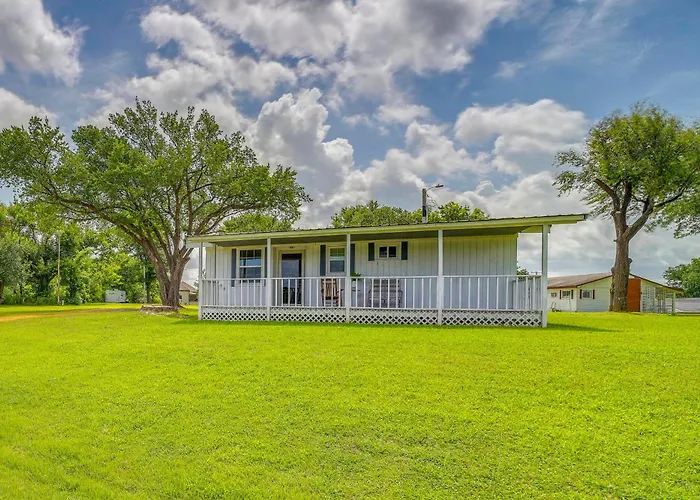 Recently Remodeled Route 66 Retreat! Claremore Gem