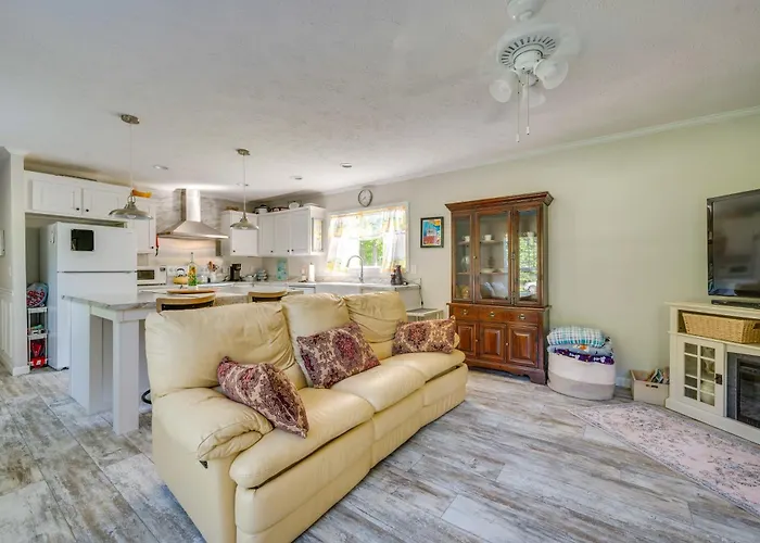 Pets Welcome! Lexington Getaway W/ Gigantic Yard