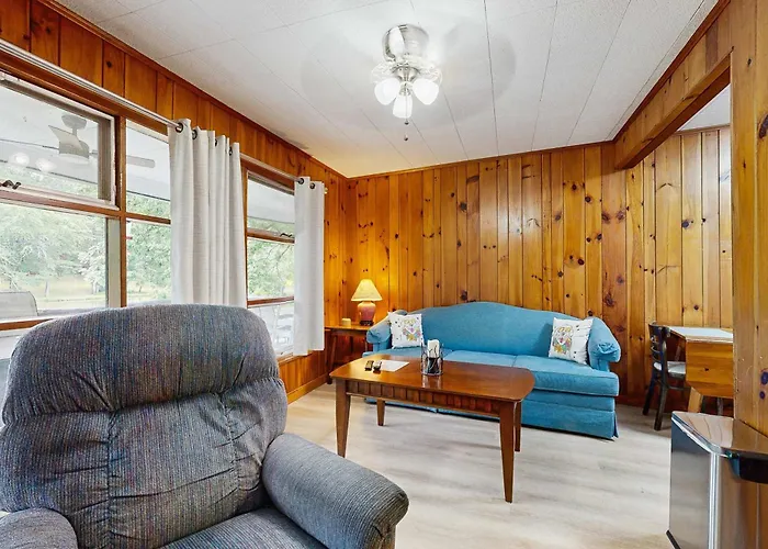 Lakeside Condo Dog-Friendly With Ac Large Porch Shared Amenities Beach Access Pool Tennis