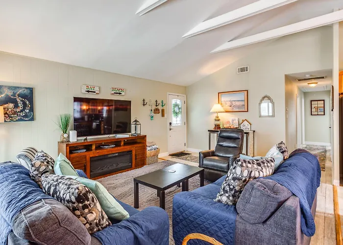 1 1/2 Blocks To Beach! Close To A/C, Casinos