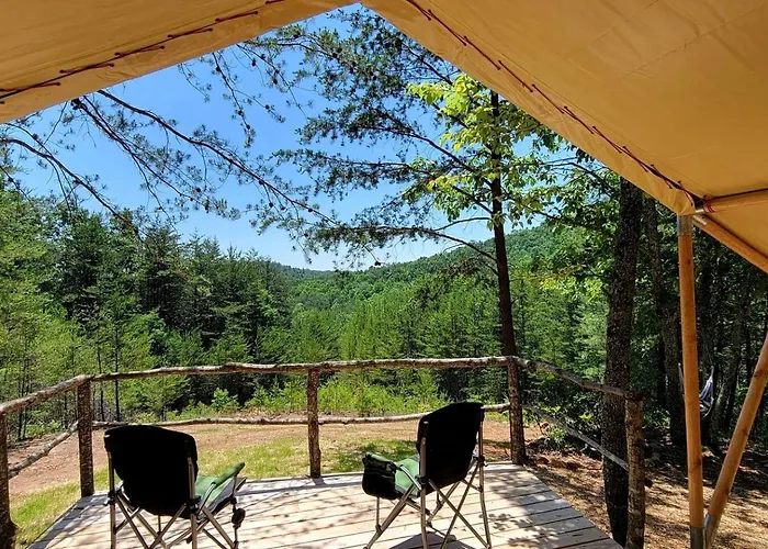 Remote Off-Grid Safari Tent With Private Mountaintop Ridge On 180 Acres Near Lenoir, Nc