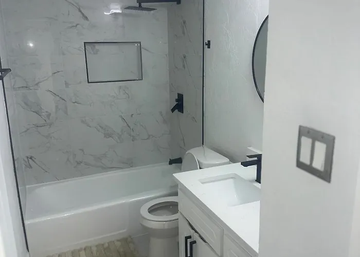 Remodeled 2-Bedroom Retreat Near Ou & Downtown Okc