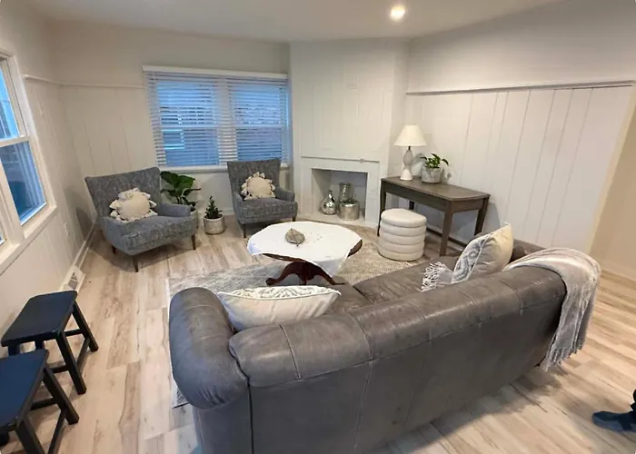 Bailiwick On The Beach - Oceanfront Cottage