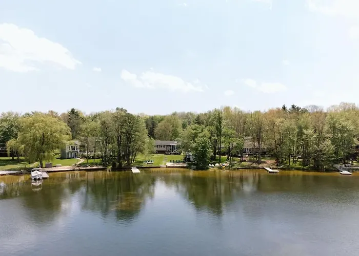 The Bear Creek Lake House: Lake-Front | Kayaks | Fire Pit | Grill | Beach