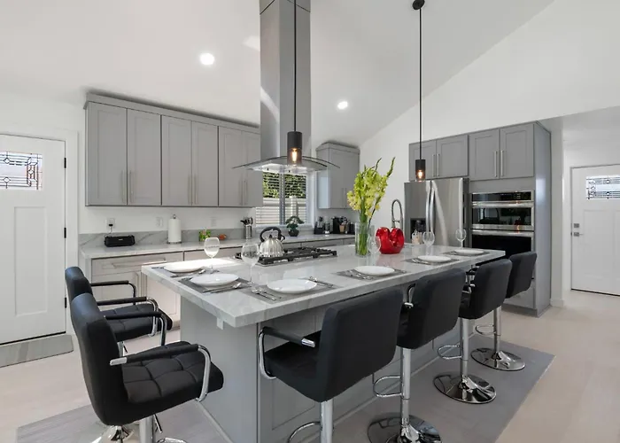 Luxury New Build Bright 2Br 2Ba Large Backyard