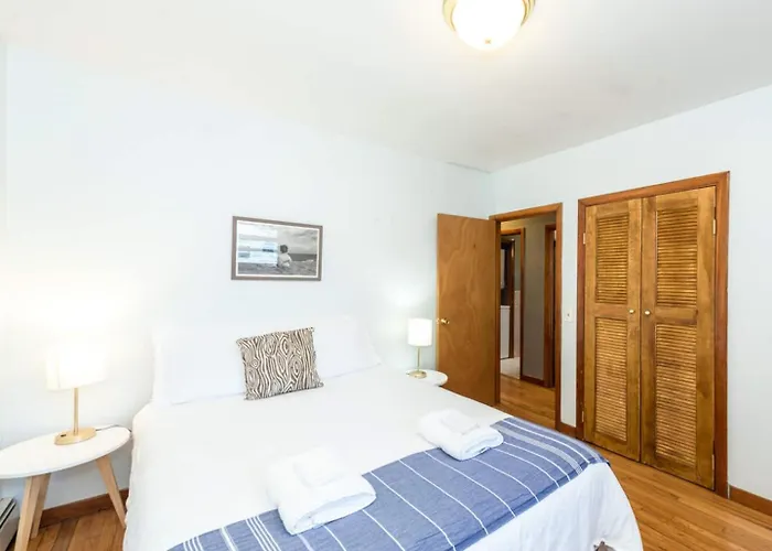 Adorable 3 Bedroom Beach House - Walking Distance