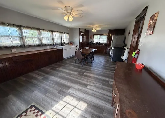 Stately Strip Home Pets Ok Walk To Winery