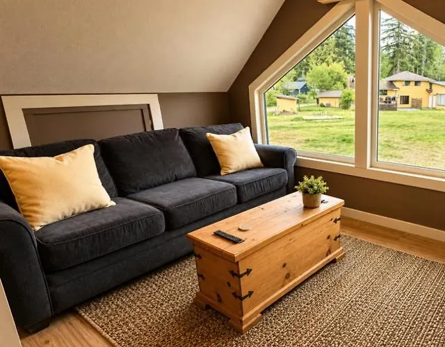 Scenic Cosy Loft Cottage Pet Freindly Sleeps 6