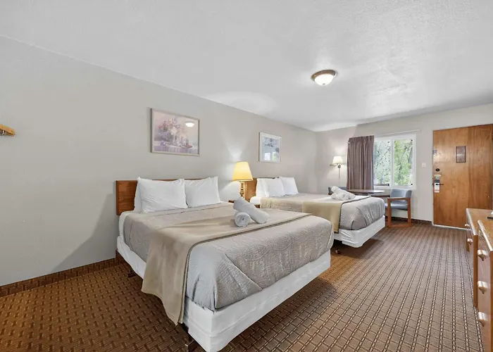 Eagle Motel Suite 120