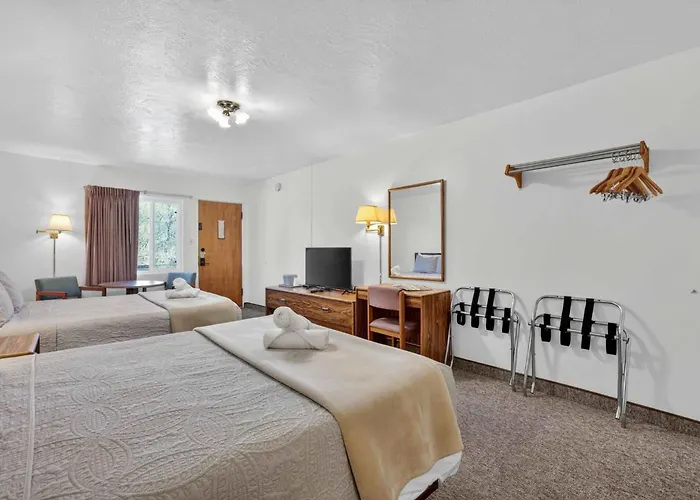 Eagle Motel Suite 108