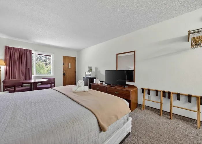 Eagle Motel Suite 224
