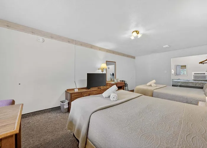 Eagle Motel Suite 112