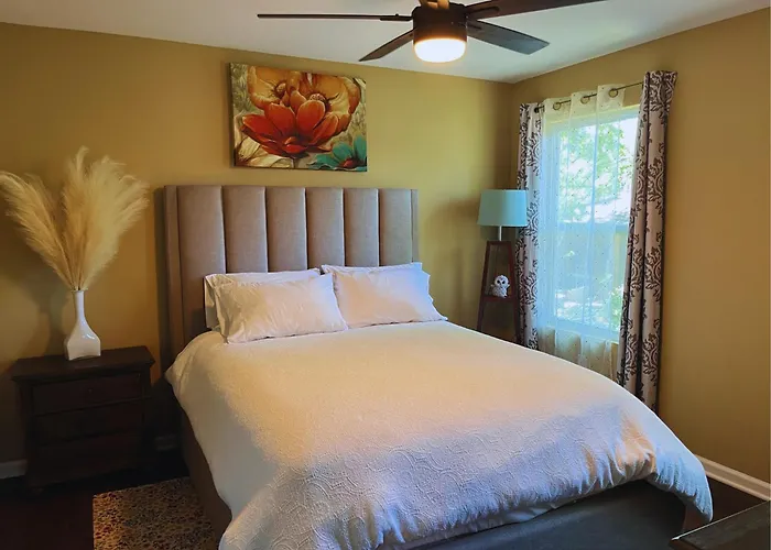 Cozy Pet Friendly Decatur Guesthouse 2 Full Bath With 2 Car Garage
