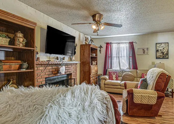 Walk To Dtwn Cloudcroft! Cozy Mtn Cabin W/ Hot Tub