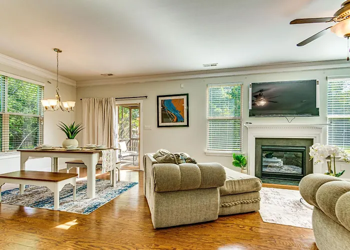 Quiet & Spacious Family Retreat, 12 Mi To Raleigh