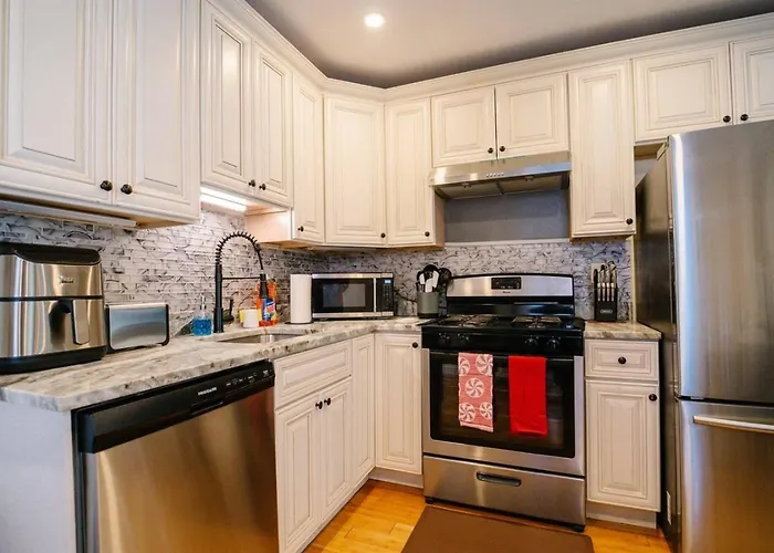 Spacious Pet Friendly Falls Church Home For 16