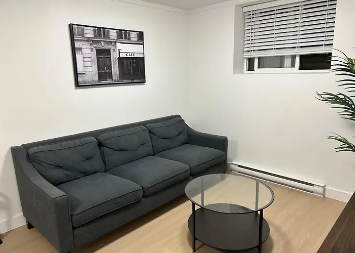 Modern & Cozy 2Br Suite Near Shops & Dining In Clayton Height