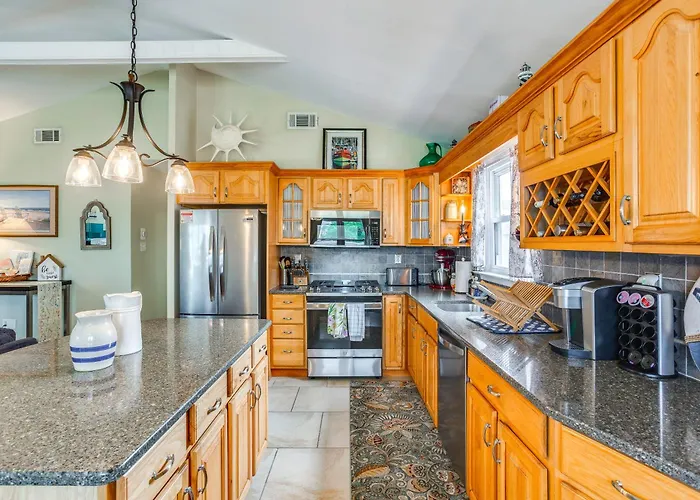 1 1/2 Blocks To Beach! Close To A/C, Casinos