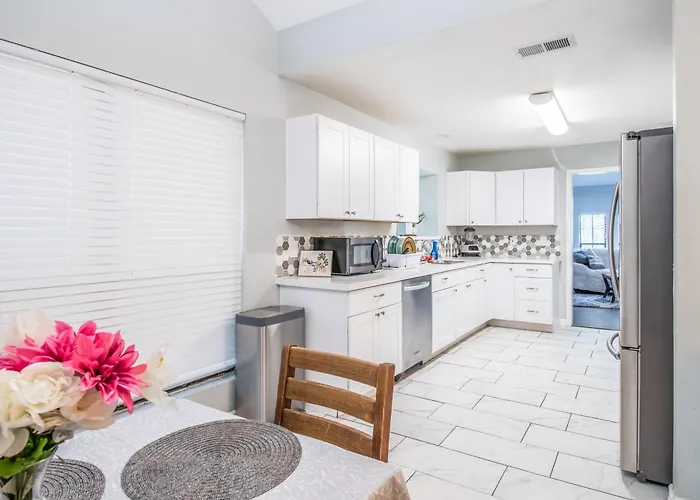 Deevine Homes - Private Bedrooms With Shared Bathroom
