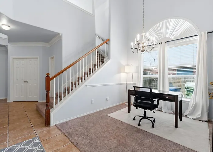 Spacious Mansfield Masterpiece - 4 Bedrooms