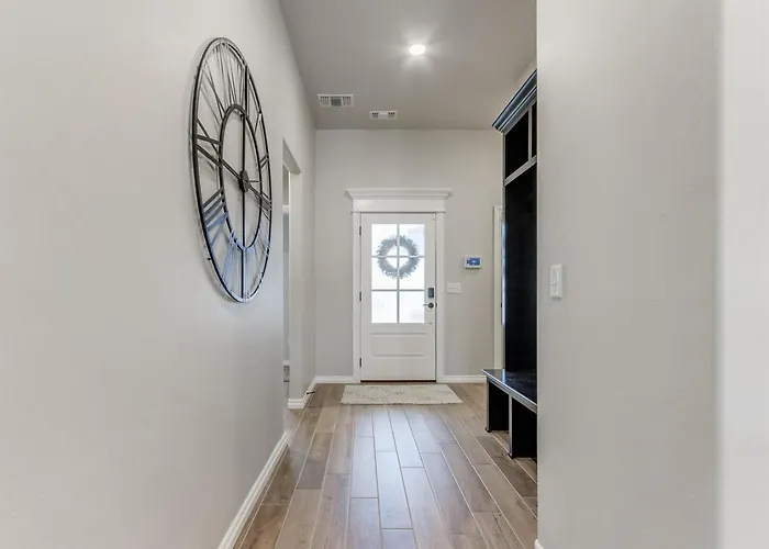 Spacious 4Br Furnished Yukon Home Patio Garage
