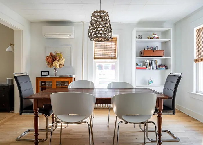 River Cottage - Riverfront Home In Walkable Community