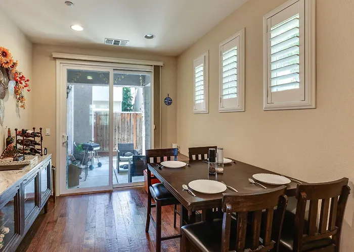 Spacious + Pet-Friendly Family Home In Tracy