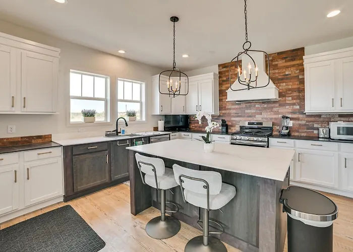 Country Stay Near Dtwn! Modern Petoskey Retreat