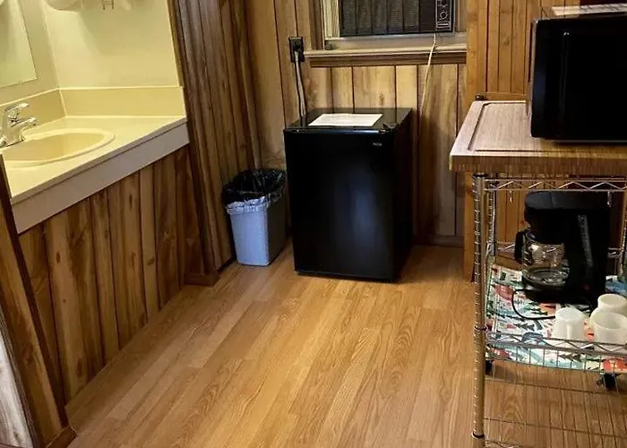 Quaint Studio Cabin Ideal For Couples In South Dakota