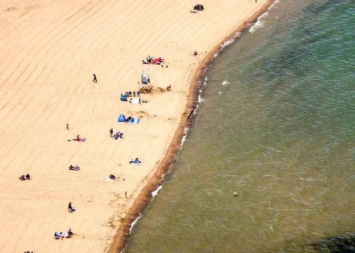 Benton Beach House 4 Bedrooms 3 Full Bathrooms Bike To Beach And St Joseph River Arcade Games Cornhole Firepit Grill