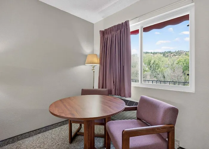 Eagle Motel Suite 224