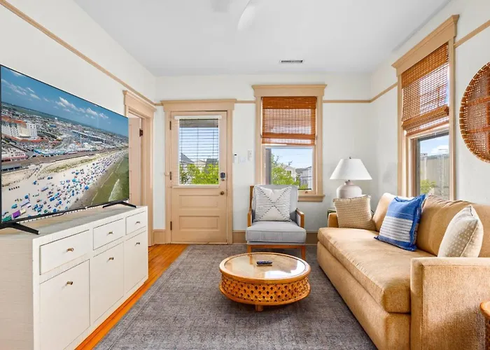 Modern Historic Charm 4Br One Block To Beach