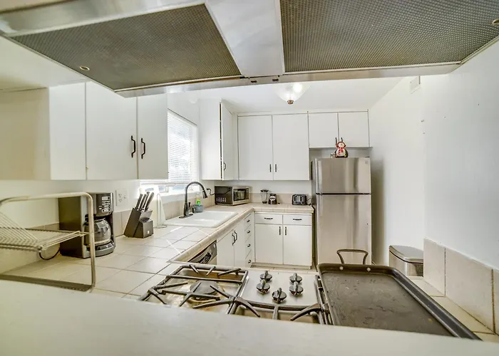 Family Gem W/ Pet-Friendly Yard! 8 Mi To Riverside