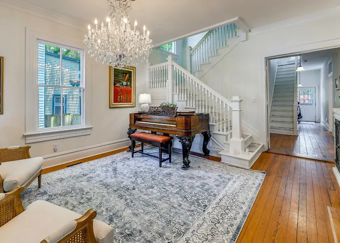 4Br Historic Home Located In Downtown New Bern